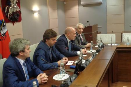 В Мосгордуме состоялось награждение Орденом «Партийная доблесть» пропагандиста коммунистических идей В.Г. Ульянова