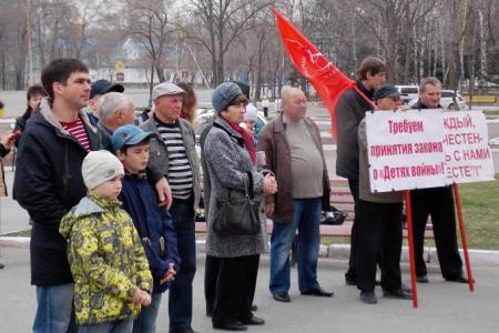 Приморский край. Коммунисты города Артёма встретили Красный Первомай шествием и митингами