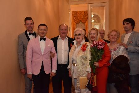 "Слава советской эпохи". Лидер КПРФ выступил на гала-концерте советской песни в Москве