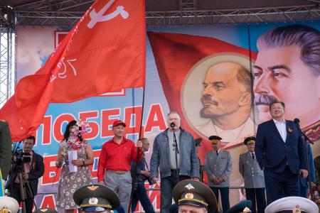 Москва: День Победы с Красным Знаменем!