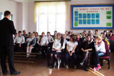 Еврейская АО. Открытые уроки, посвященные Дню пионерии, провели коммунисты Биробиджана