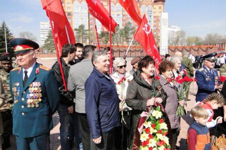 Амурская область. Делегация КПРФ приняла участие в торжественном возложении цветов на площади Победы в Благовещенске