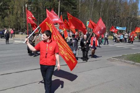 Ленинградская область. Первомай под красными флагами
