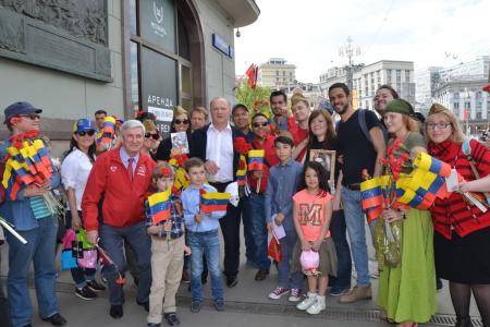 Народ к Победе вёл товарищ Сталин!