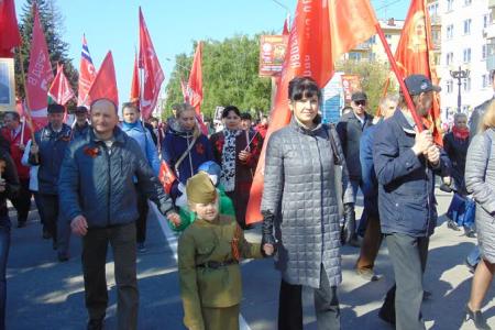 Алтайский край. Барнаульские коммунисты возложили цветы к Мемориалу Славы и провели ряд мероприятий, приуроченных ко Дню Победы