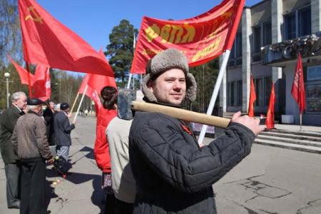 Ленинградская область. Первомай под красными флагами