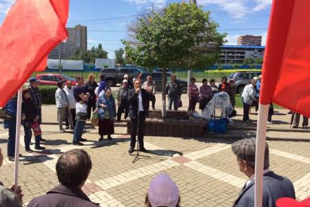 Ростов-на-Дону. В Ворошиловском районе прошел митинг за сохранение названия проспекта Космонавтов