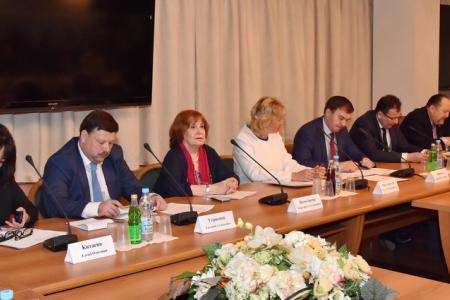 Коммунисты в Госдуме провели круглый стол о проблемах и перспективах подготовки кадров в сфере туризма