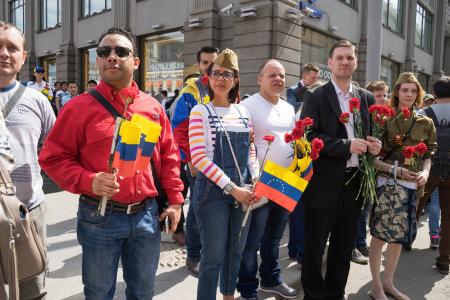 Москва: День Победы с Красным Знаменем!