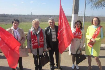 Ленинградская область. Первомай под красными флагами