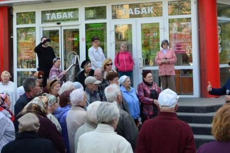 Олег Лебедев продолжает встречи с избирателями, на которых рассказывает об экономической программе и законопроектах КПРФ