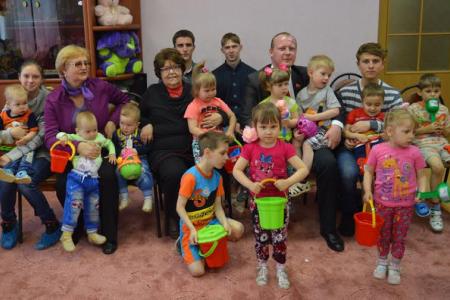 Коммунисты и комсомольцы Иванова побывали в гостях в детском доме «Родничок»
