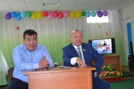 Республика Калмыкия. Коммунисты передали в дар детскому саду новый телевизор