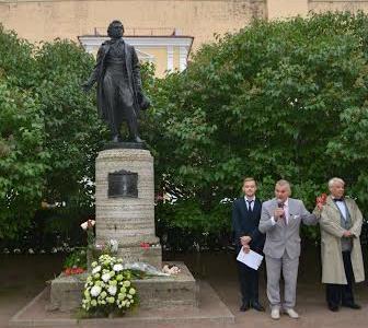 Петербург отмечает День рождения Пушкина и День русского языка