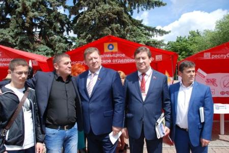 Книжная ярмарка на Пушкинских днях, проводимых Ставропольским краевым отделением КПРФ, вызвала огромный интерес