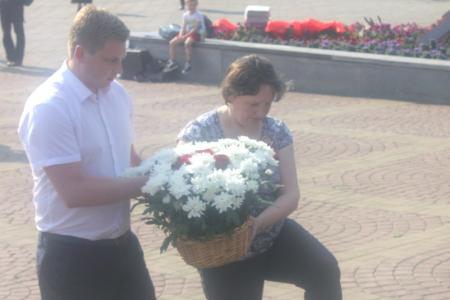 Свердловские коммунисты почтили память павших героев Великой Отечественной войны митингом-концертом