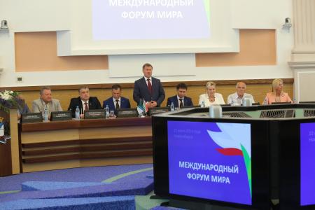 Коммунисты Новосибирска приняли участие в Международном форуме мира