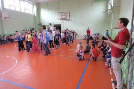 Южно-сахалинские коммунисты подарили детям праздник
