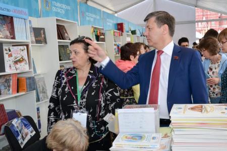 Москва книжная. КПРФ участвует в книжном фестивале «Красная Площадь»