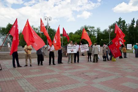 «Вечная память павшим героям!». В День памяти и скорби коммунисты Томска провели целый ряд мероприятий