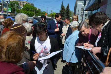 Олег Лебедев продолжает проводить массовые встречи с жителями Тульской области