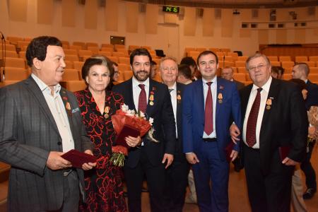 Группе депутатов Госдумы вручили медали Минобороны за законодательное содействие операции Вооруженных сил России в Сирии