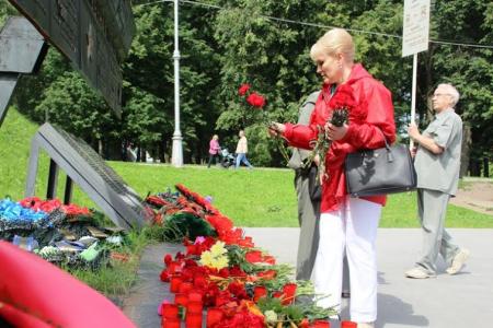 Новгородские коммунисты в День памяти и скорби почтили память погибших советских воинов