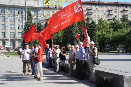 Автопробег КПРФ, посвященный Дню памяти и скорби, стартовал в Новосибирске