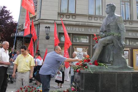 Республика Крым. Коммунисты отметили 217-ю годовщину со дня рождения А.С.Пушкина 