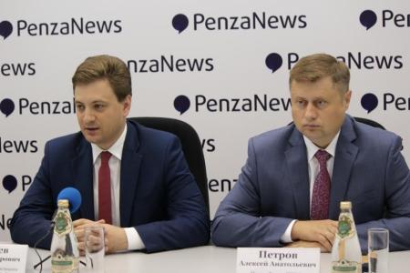Пенза. Кандидаты в депутаты от КПРФ Георгий Камнев и Алексей Петров провели пресс-конференцию