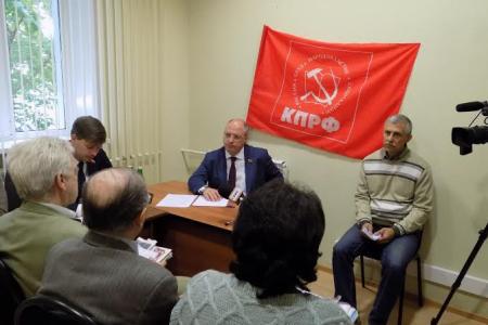 Воронежцы пожаловались депутату Госдумы Сергею Гаврилову на плохие дороги и проблемы с жильем