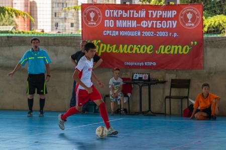 Спортклуб КПРФ провел традиционный детский турнир по мини-футболу в Крыму