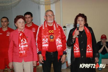 Команда Тюменского обкома КПРФ стала победителем мини-футбольного турнира в Кургане