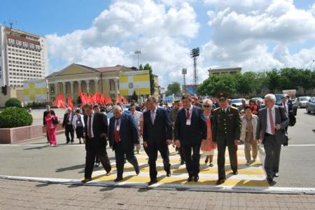 В Ставрополе Пушкинские дни под алым стягом начались с отправки гуманитарного груза в Новороссию