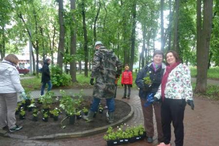 Денис Вороненков сделал нижегородцам цветочный подарок