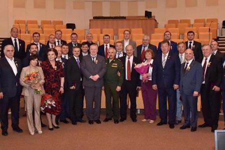 Группе депутатов Госдумы вручили медали Минобороны за законодательное содействие операции Вооруженных сил России в Сирии