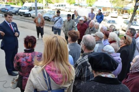 Олег Лебедев продолжает встречи с избирателями, на которых рассказывает об экономической программе и законопроектах КПРФ