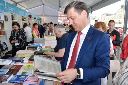 Москва книжная. КПРФ участвует в книжном фестивале «Красная Площадь»