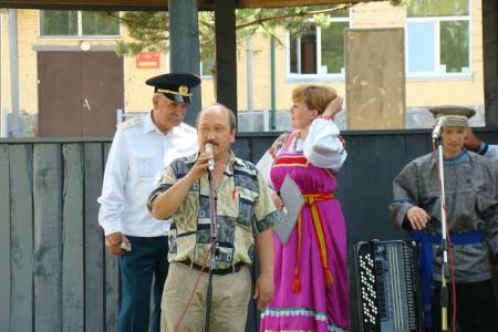 Алтайский край. Бийские коммунисты провели литературный час и концерт для воинов гарнизона
