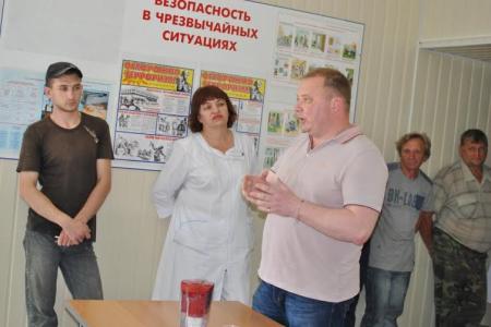 Волгоградская область. В Михайловском районе депутат Госдумы Николай Паршин встретился с медиками и воспитанниками бывшей школы-интерната им. Н.К.Крупской