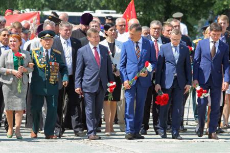 Коммунисты Новосибирска приняли участие в Международном форуме мира