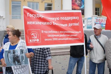 Курганские коммунисты отстаивают права детей на счастливое детство