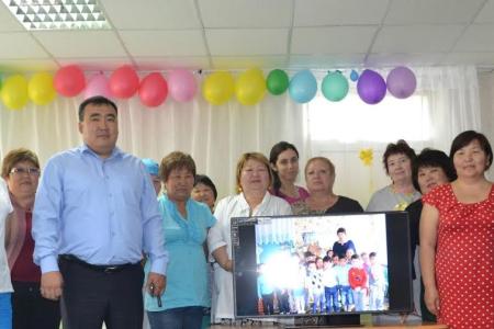 Республика Калмыкия. Коммунисты передали в дар детскому саду новый телевизор