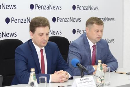 Пенза. Кандидаты в депутаты от КПРФ Георгий Камнев и Алексей Петров провели пресс-конференцию