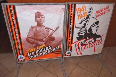 Луганские коммунисты открыли выставку современного плаката «Фашизм не пройдет»