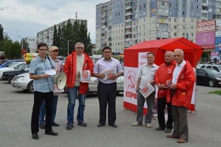 Барнаульские коммунисты провели анти-НАТОвские пикеты