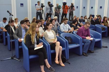 «В наследство детям - цветущую землю!». В ТАСС прошла пресс-конференция депутатов-коммунистов