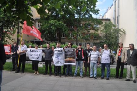 Сегодня НАТО – завтра фашизм! Акция коммунистов и комсомольцев Санкт-Петербурга