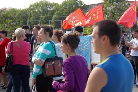 Приморский край. 1 июня коммунисты города Артёма поддержали митинг учащихся и преподавателей филиала ДВФУ