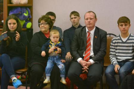 Коммунисты и комсомольцы Иванова побывали в гостях в детском доме «Родничок»